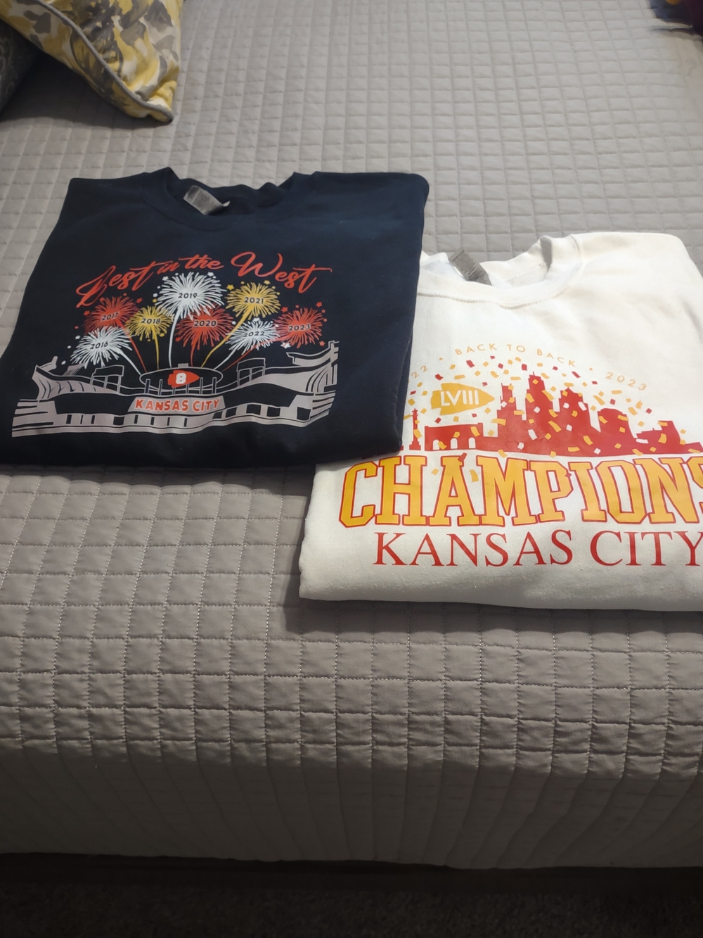 Gildan Kansas City Champions Sweatshirts - White & Black